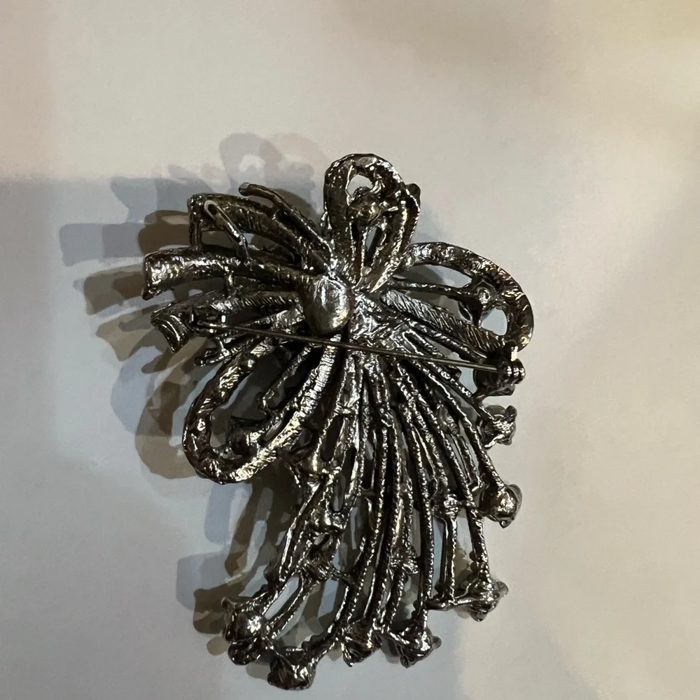 Beautiful brooch - Picture 2 of 3
